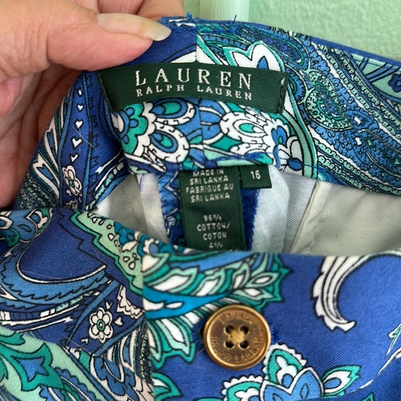 Ralph Lauren shorts. Size 16,paisley print, two front, two flat back pockets - Picture 6 of 10